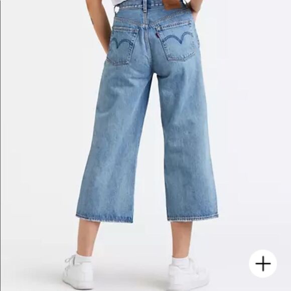 Levi’s High Rise Button Fly Cropped Wide Leg Jeans - Picture 2 of 8